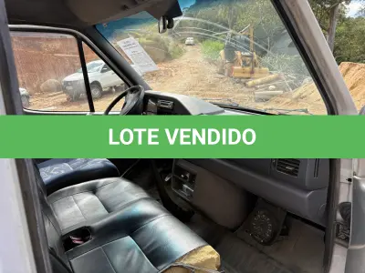 LOTE 002 - Van