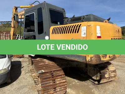 LOTE 007 - Escavadeira