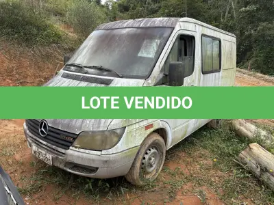 LOTE 001 - Van