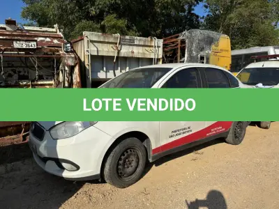 LOTE 014 - Automóvel
