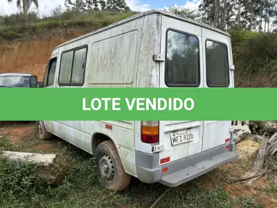 LOTE 001 - Van