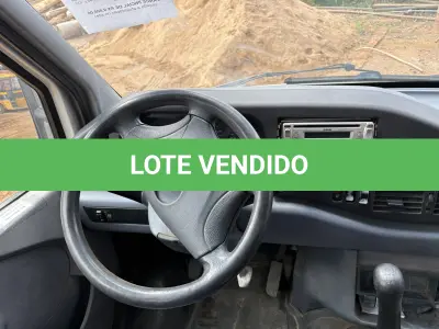 LOTE 002 - Van