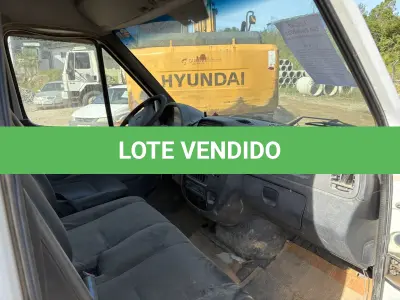 LOTE 004 - Van