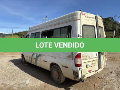 LOTE 004 - Van