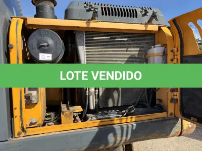LOTE 007 - Escavadeira