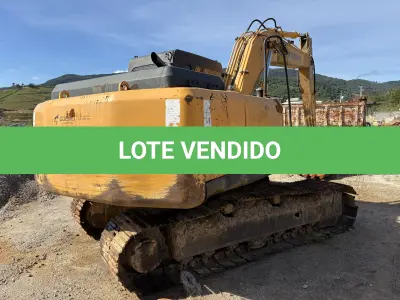 LOTE 007 - Escavadeira