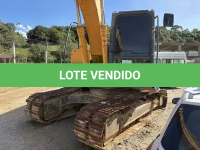 LOTE 007 - Escavadeira