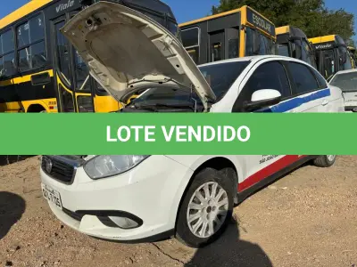 LOTE 015 - Automóvel