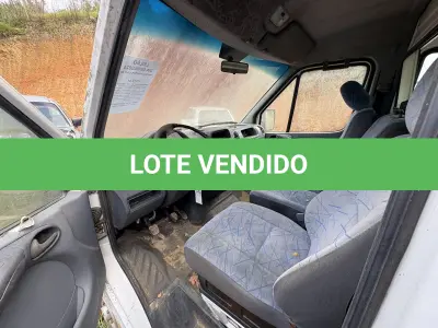 LOTE 001 - Van