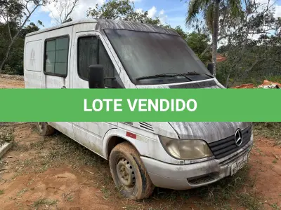 LOTE 001 - Van