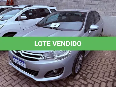 LOTE 003 - Automóvel