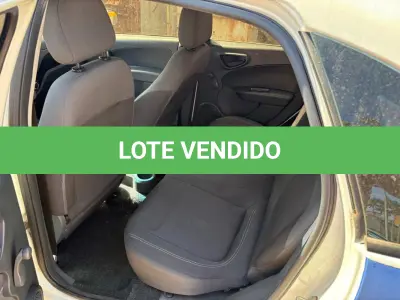 LOTE 014 - Automóvel