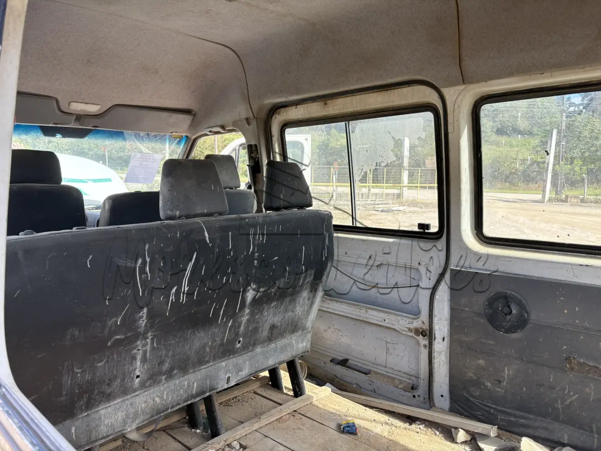 LOTE 004 - Van