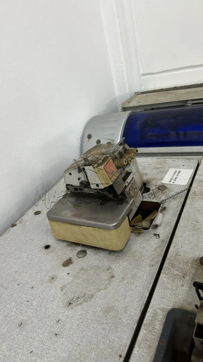 LOTE 003 - maquina de costura