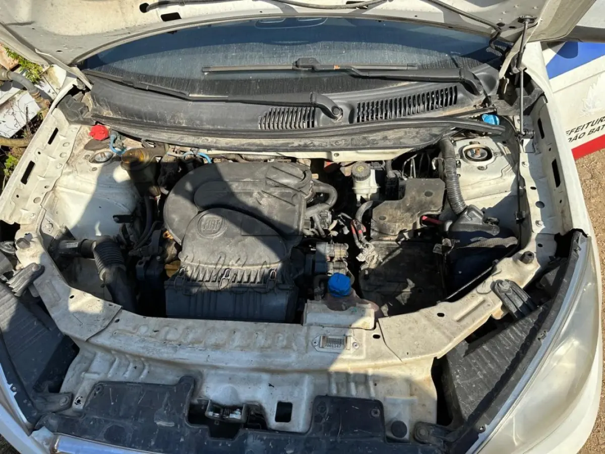 LOTE 014 - Automóvel