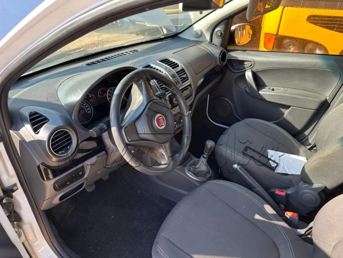 LOTE 015 - Automóvel