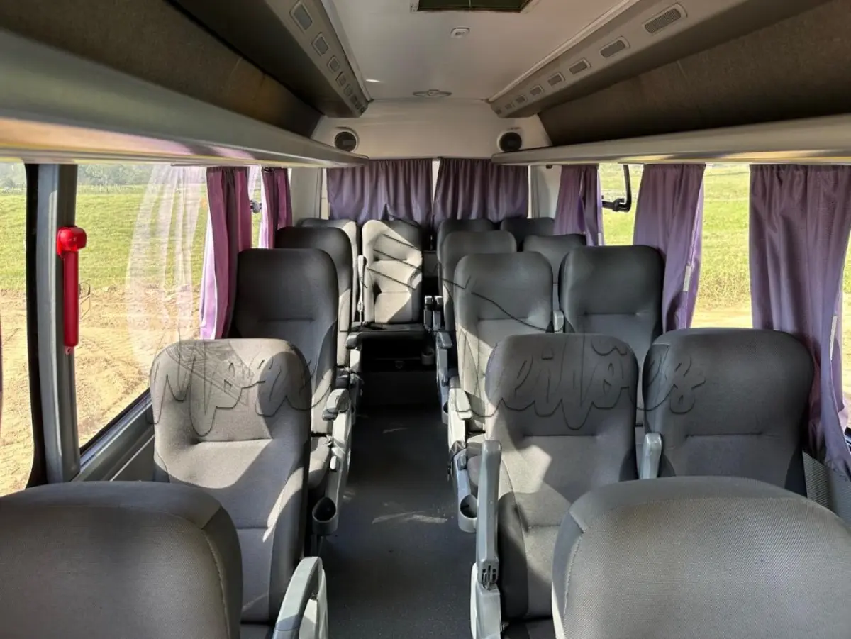 LOTE 008 - Microônibus