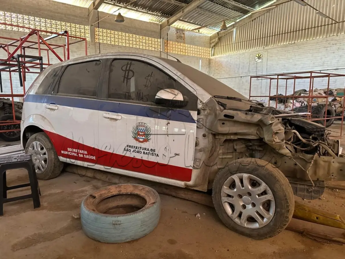 LOTE 004 - Automóvel