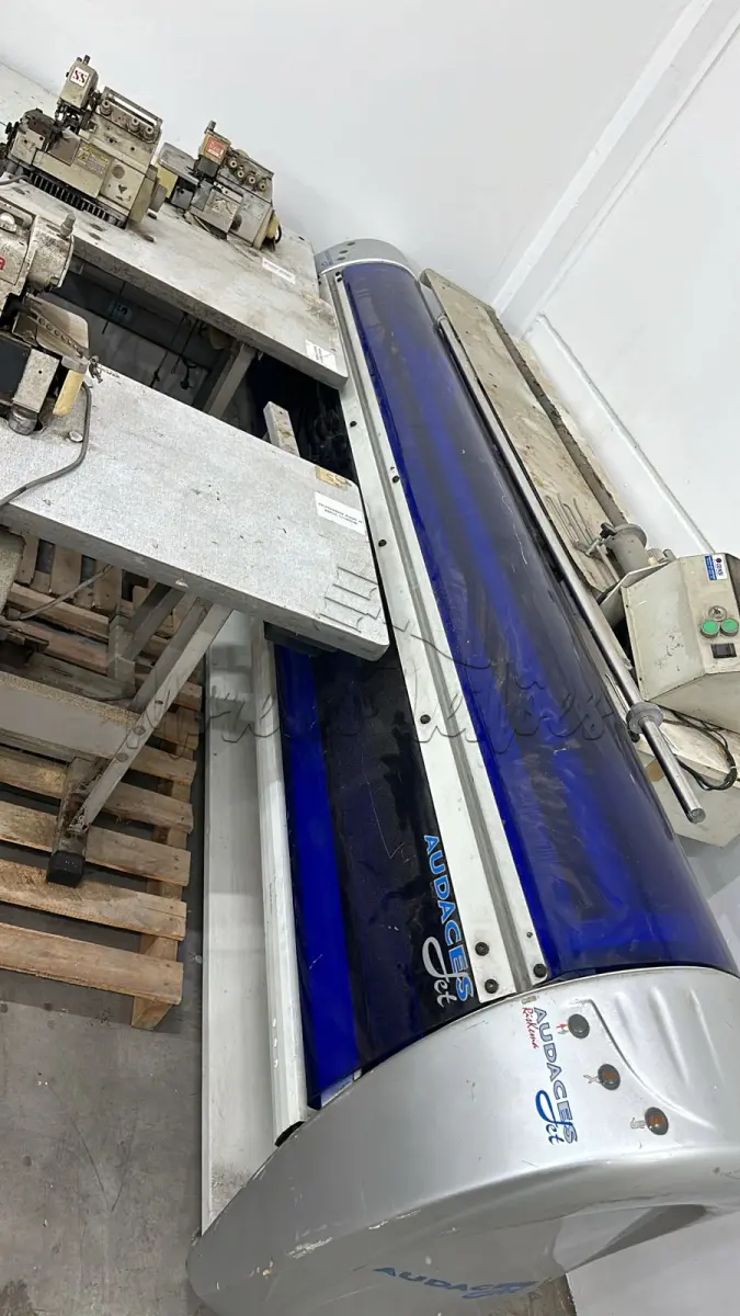 LOTE 004 - maquina de costura