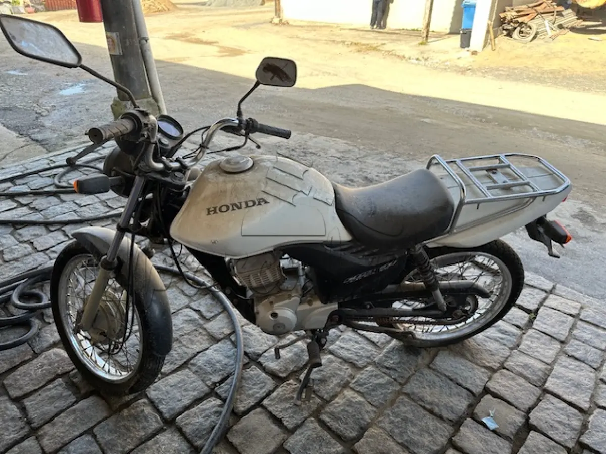 LOTE 003 - Motocicleta