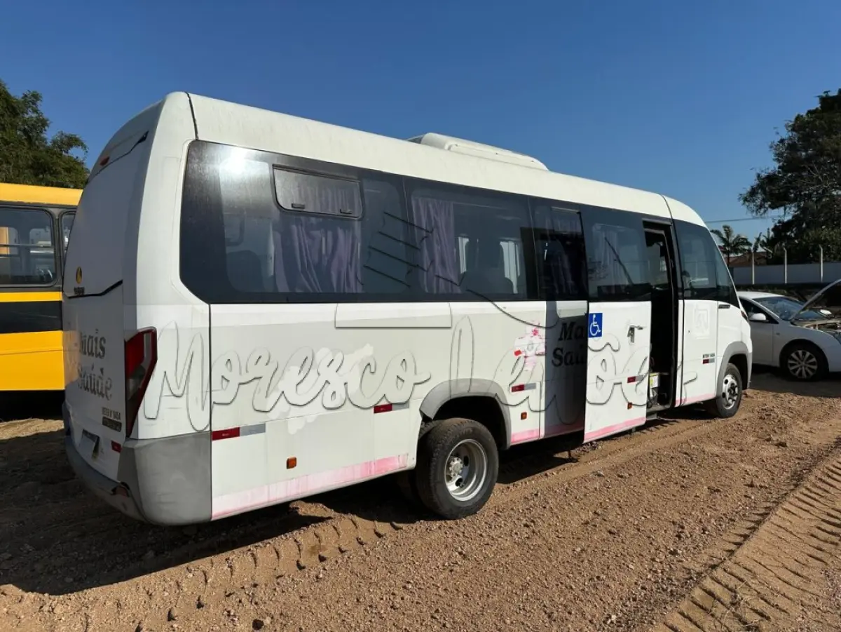 LOTE 008 - Microônibus