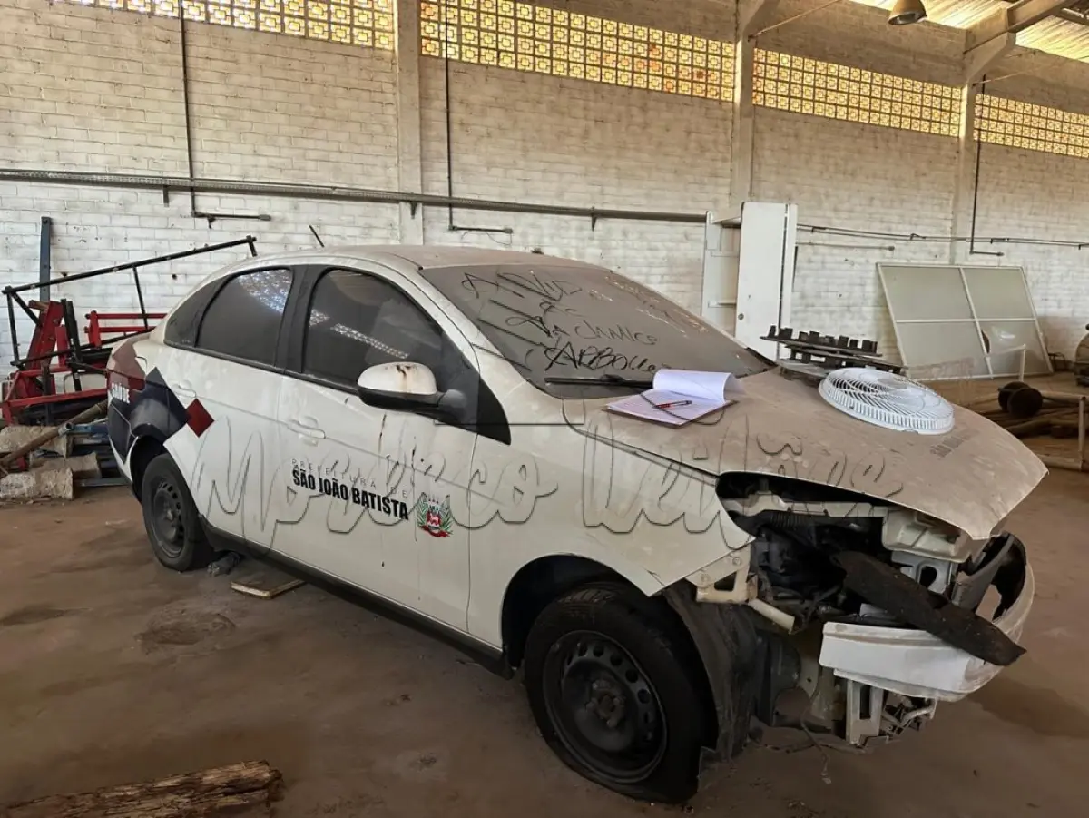 LOTE 005 - Automóvel