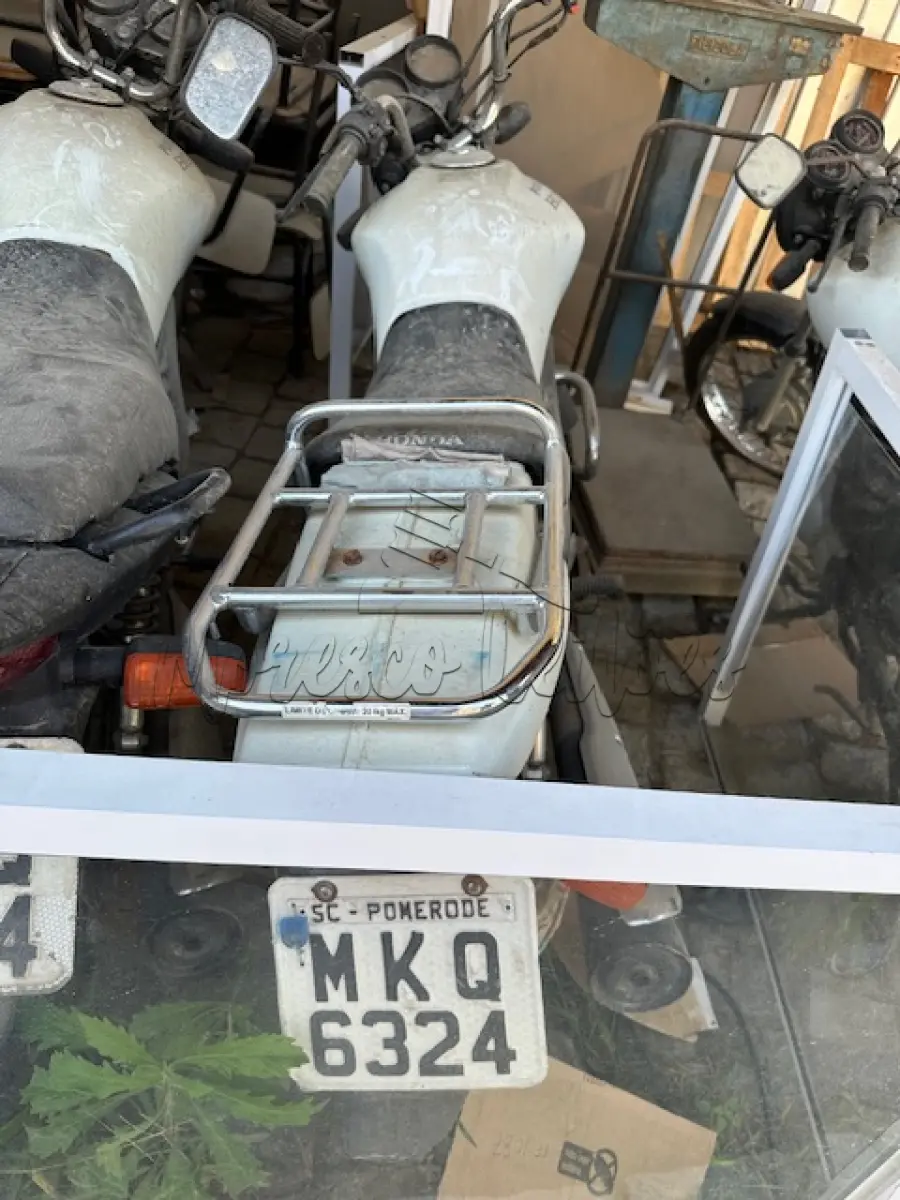 LOTE 004 - Motocicleta