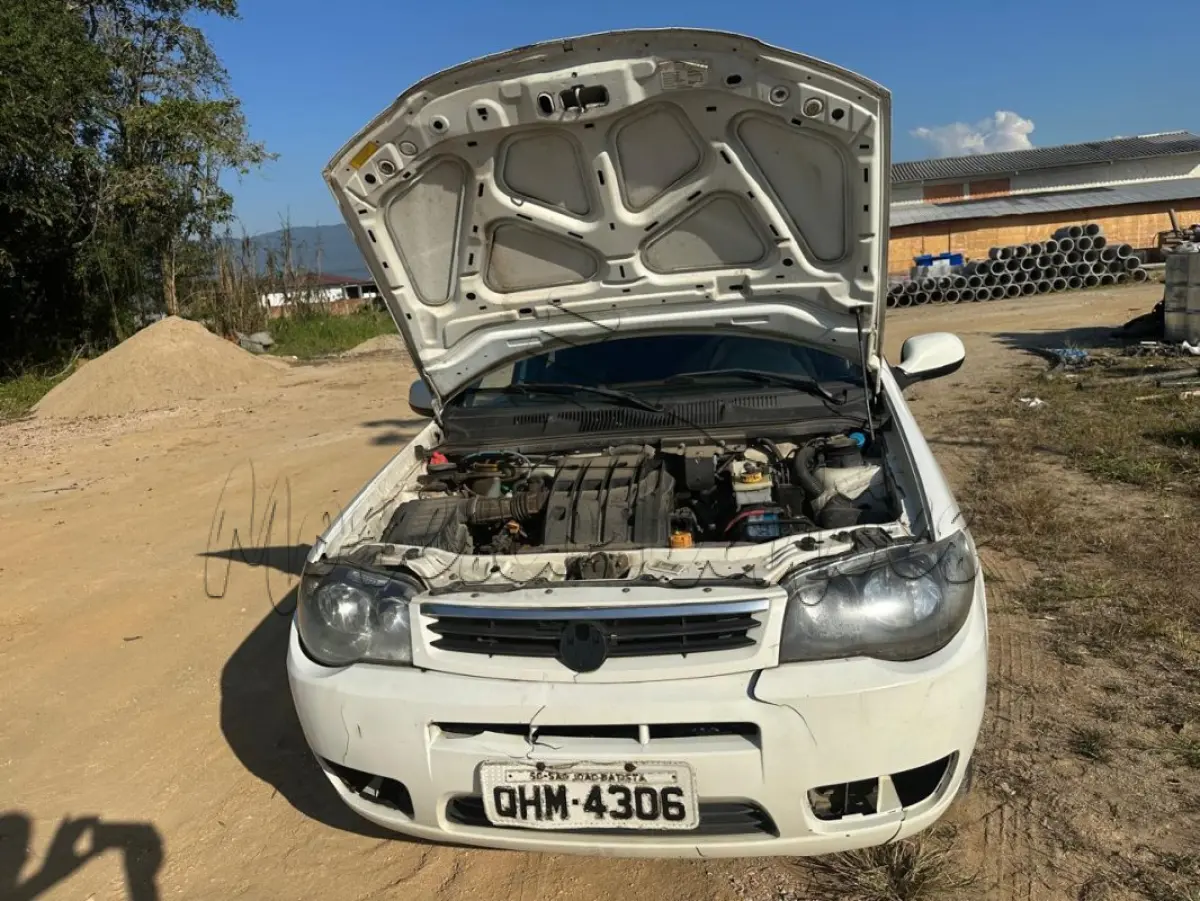 LOTE 010 - Automóvel