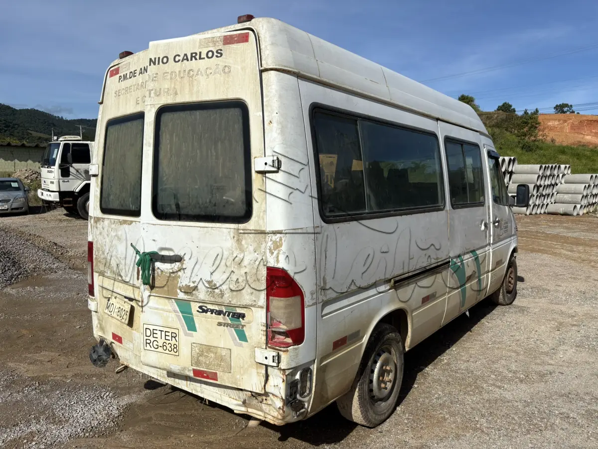 LOTE 004 - Van