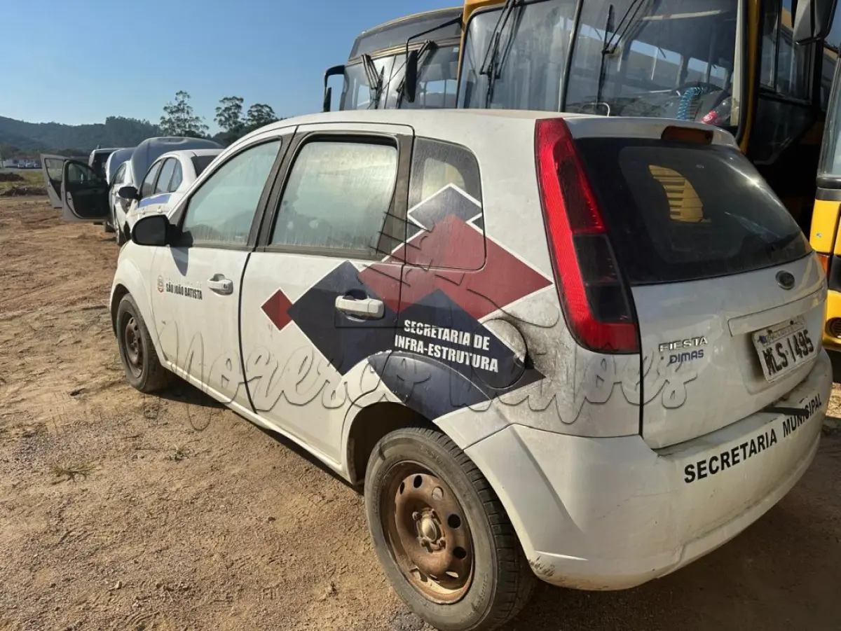 LOTE 016 - Automóvel