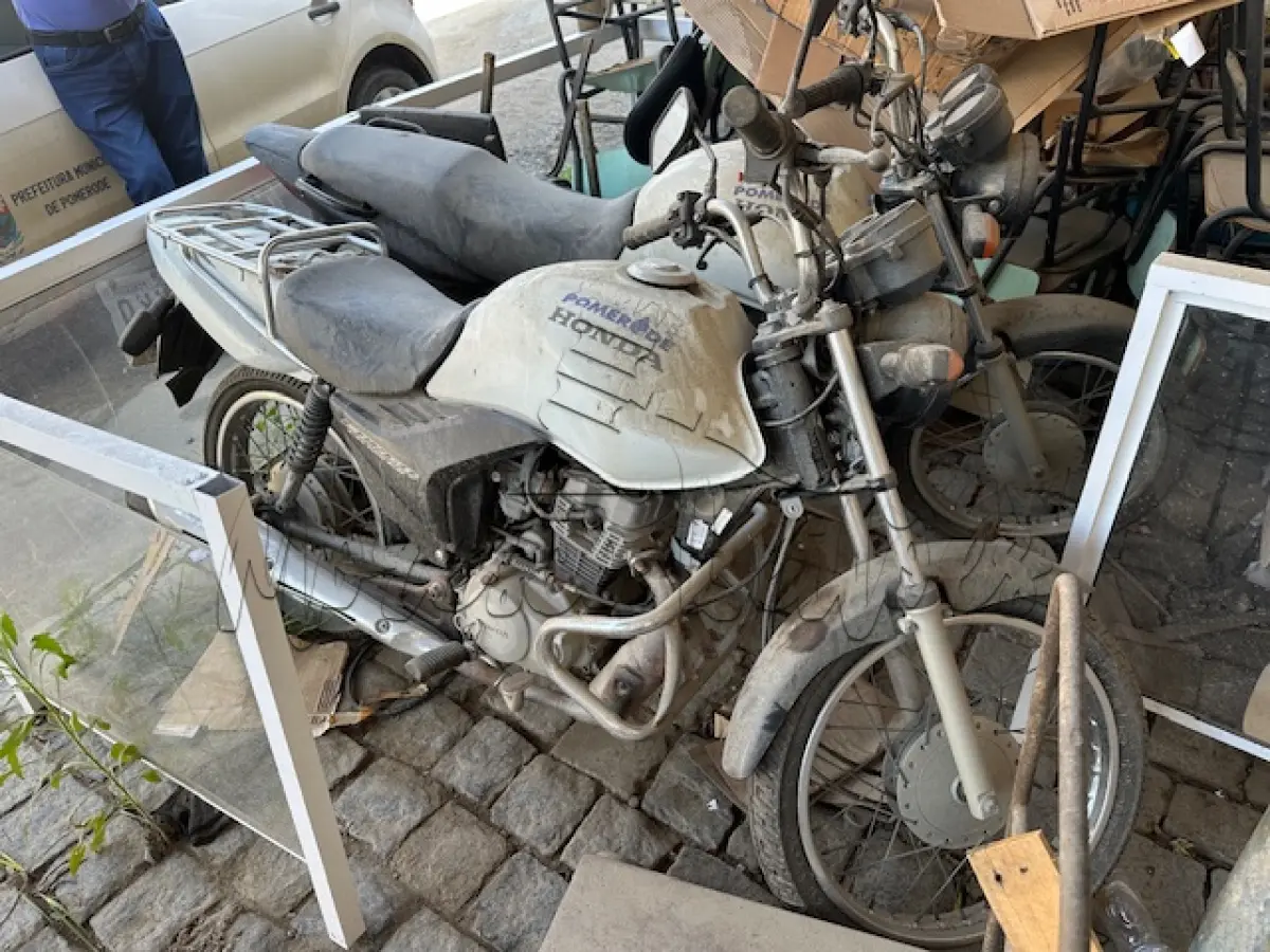 LOTE 004 - Motocicleta