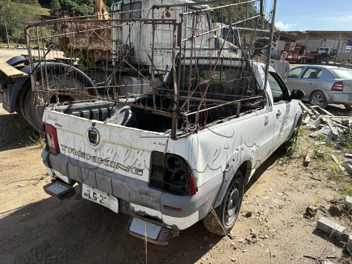 LOTE 013 - Picape