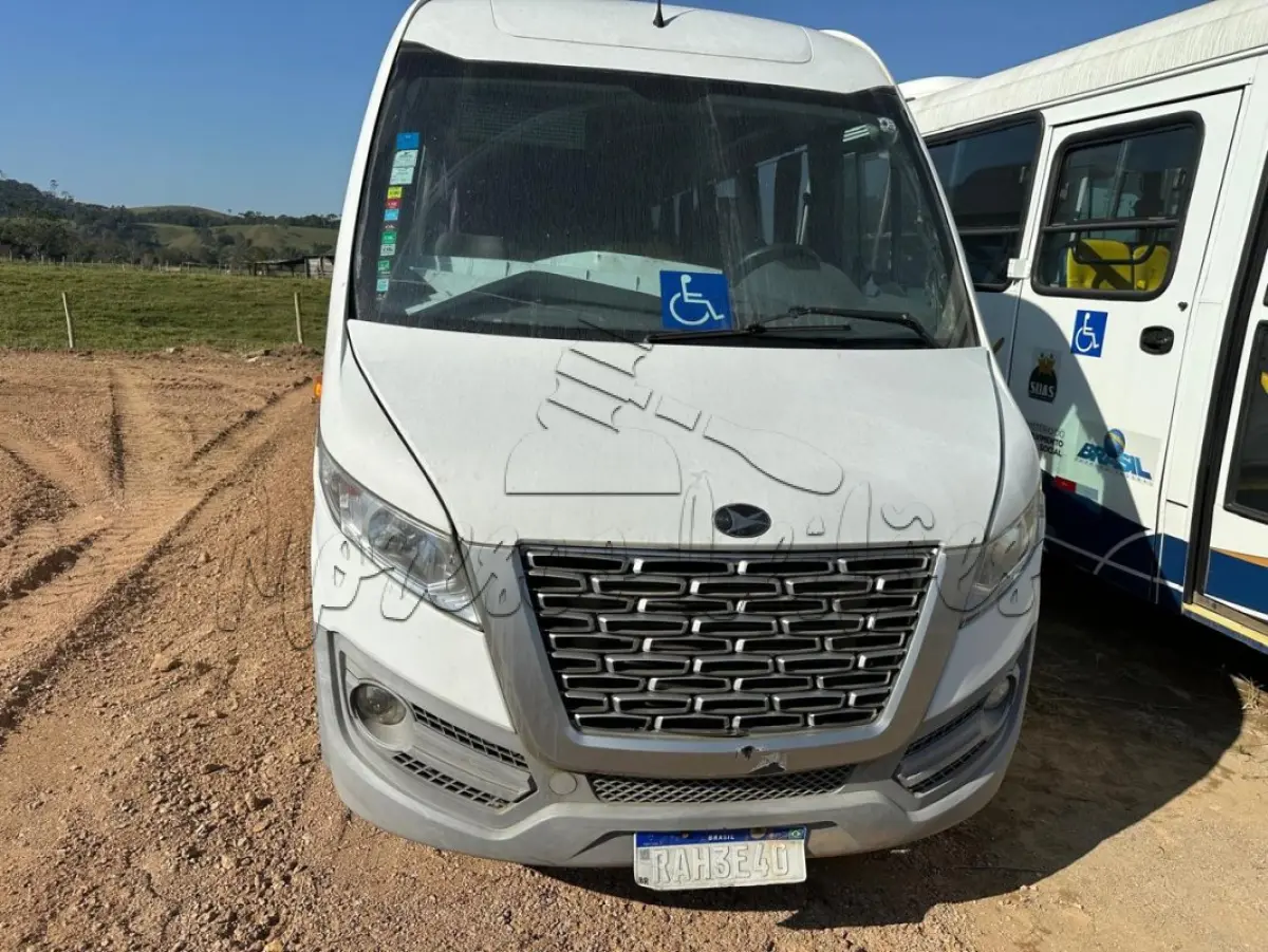LOTE 008 - Microônibus