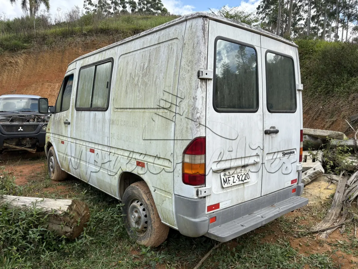 LOTE 001 - Van