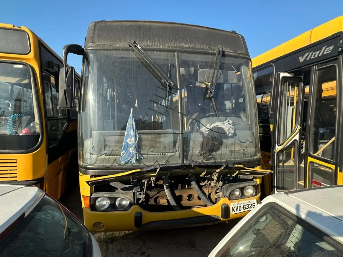 LOTE 025 - Ônibus
