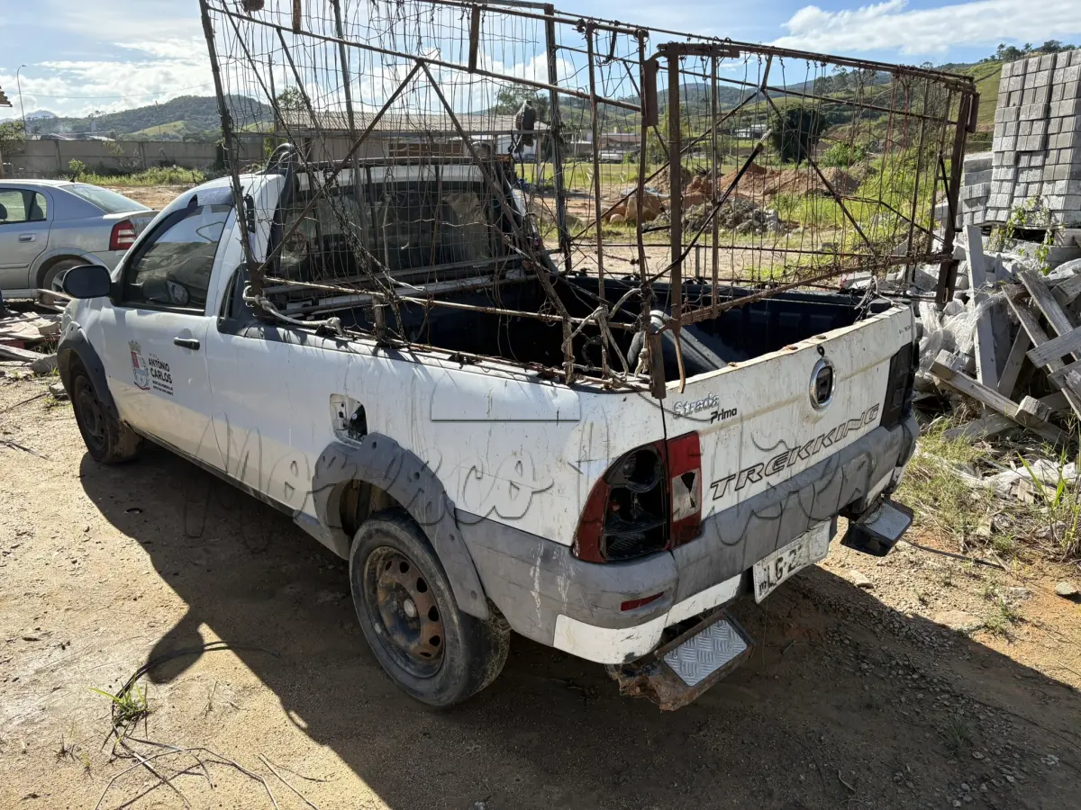 LOTE 013 - Picape