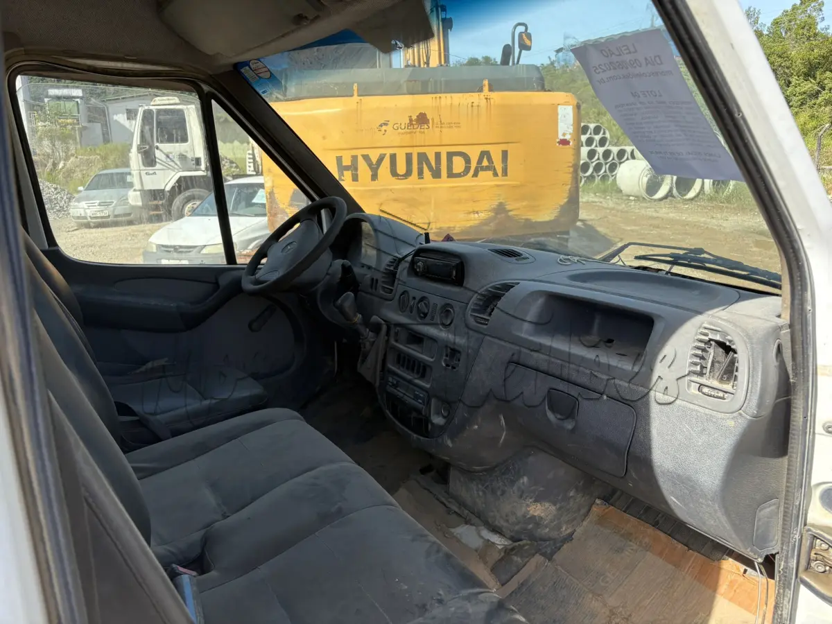 LOTE 004 - Van