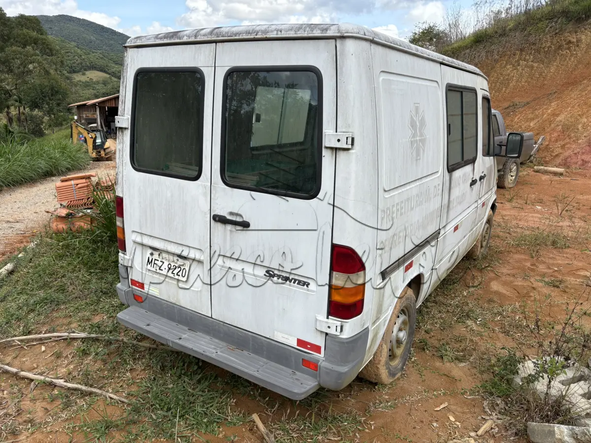 LOTE 001 - Van
