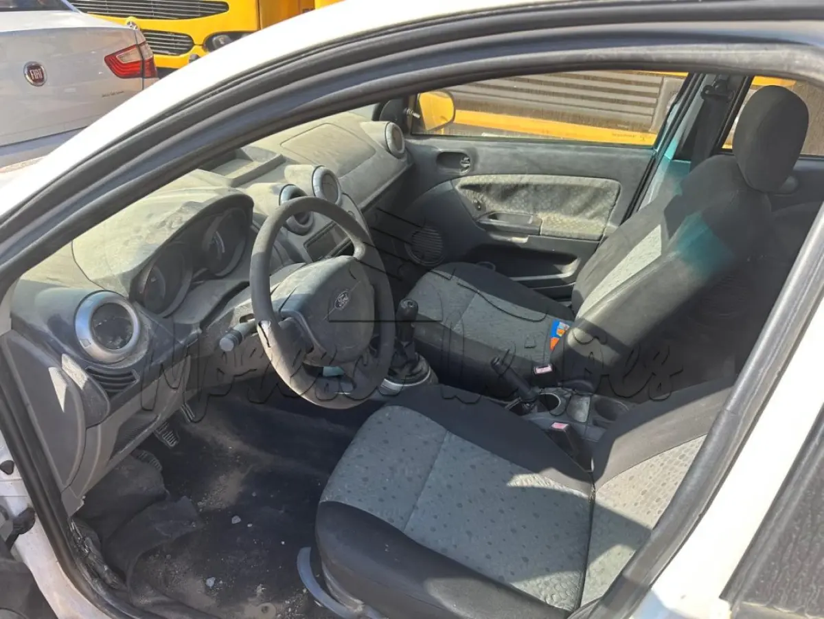 LOTE 016 - Automóvel