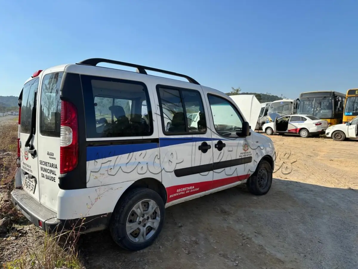 LOTE 011 - Automóvel