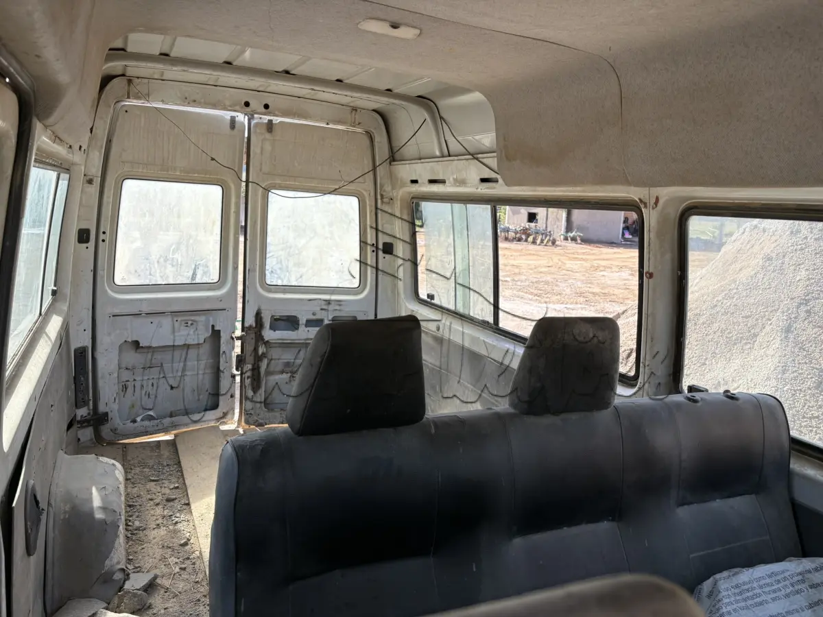 LOTE 004 - Van