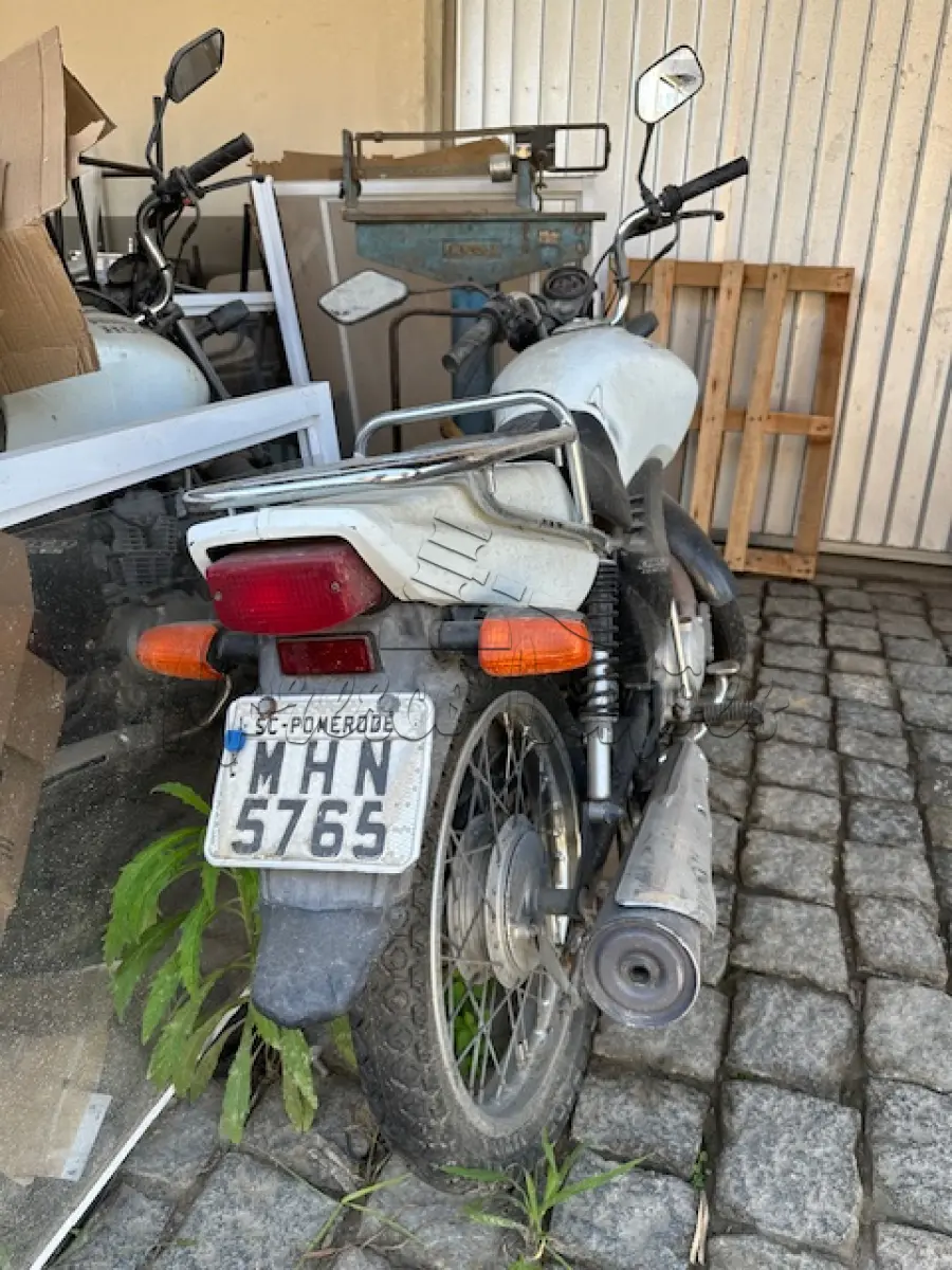 LOTE 003 - Motocicleta