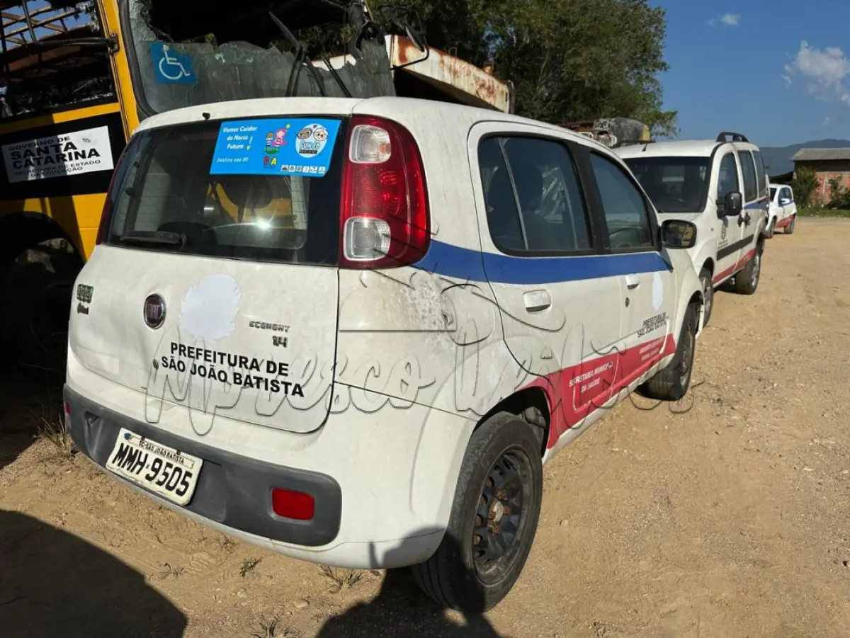 LOTE 009 - Automóvel