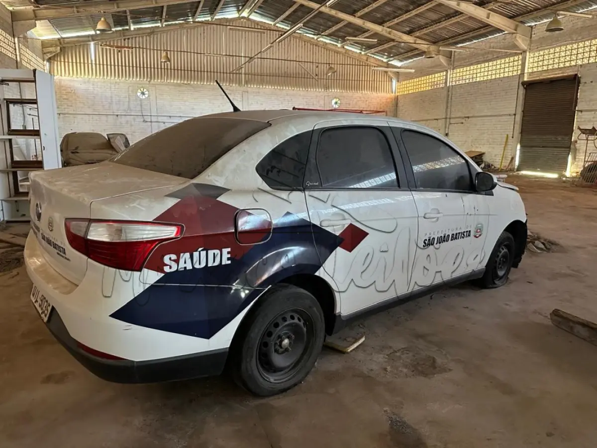 LOTE 005 - Automóvel