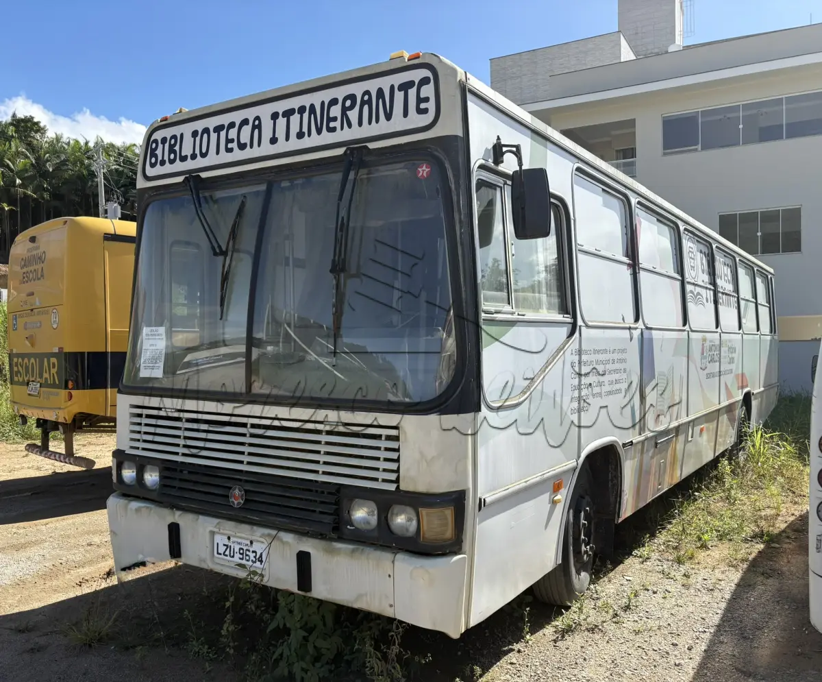 LOTE 011 - Ônibus