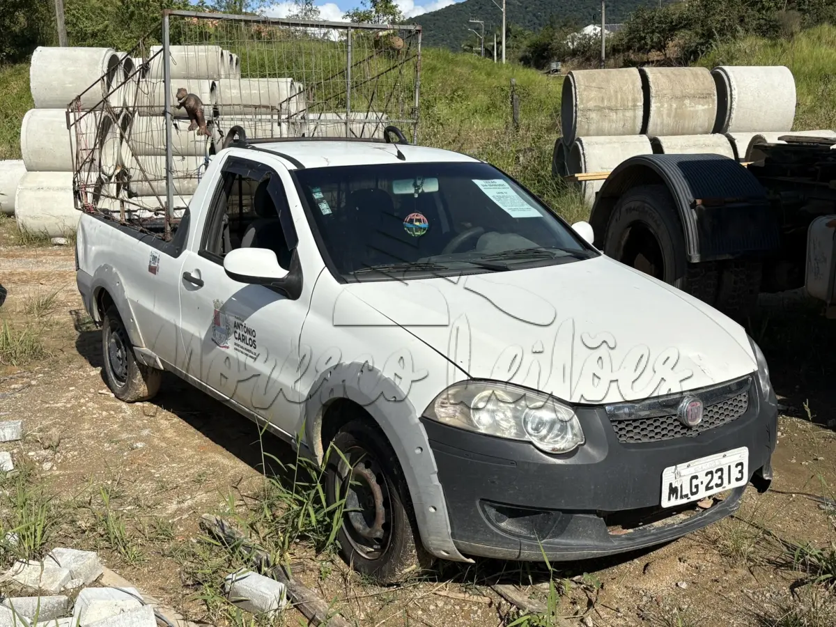 LOTE 013 - Picape