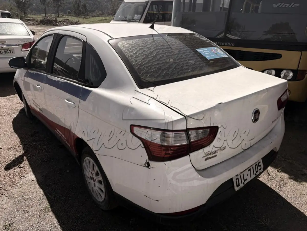 LOTE 015 - Automóvel