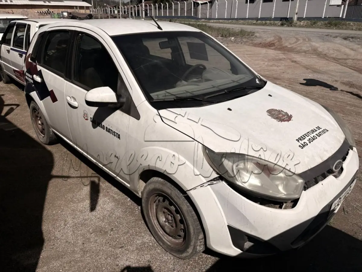 LOTE 016 - Automóvel