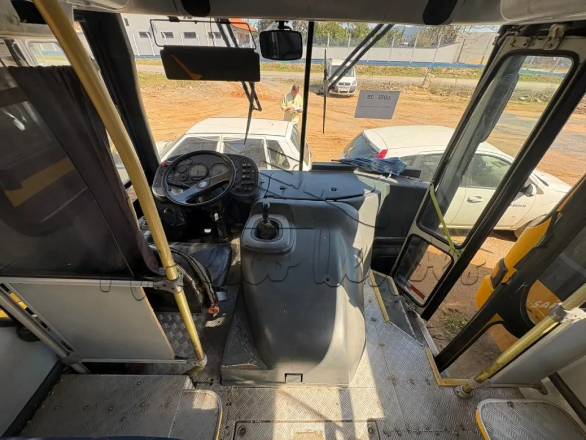 LOTE 025 - Ônibus