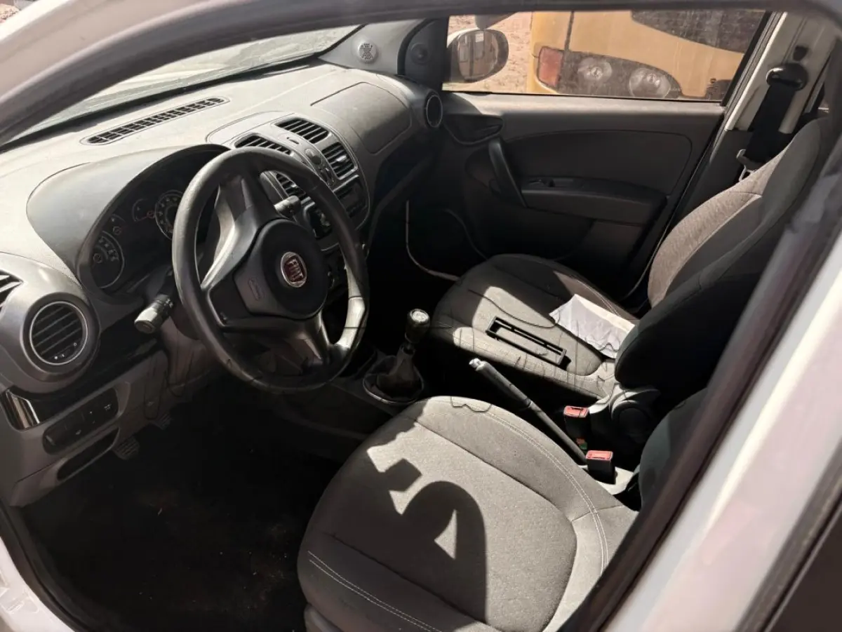 LOTE 015 - Automóvel